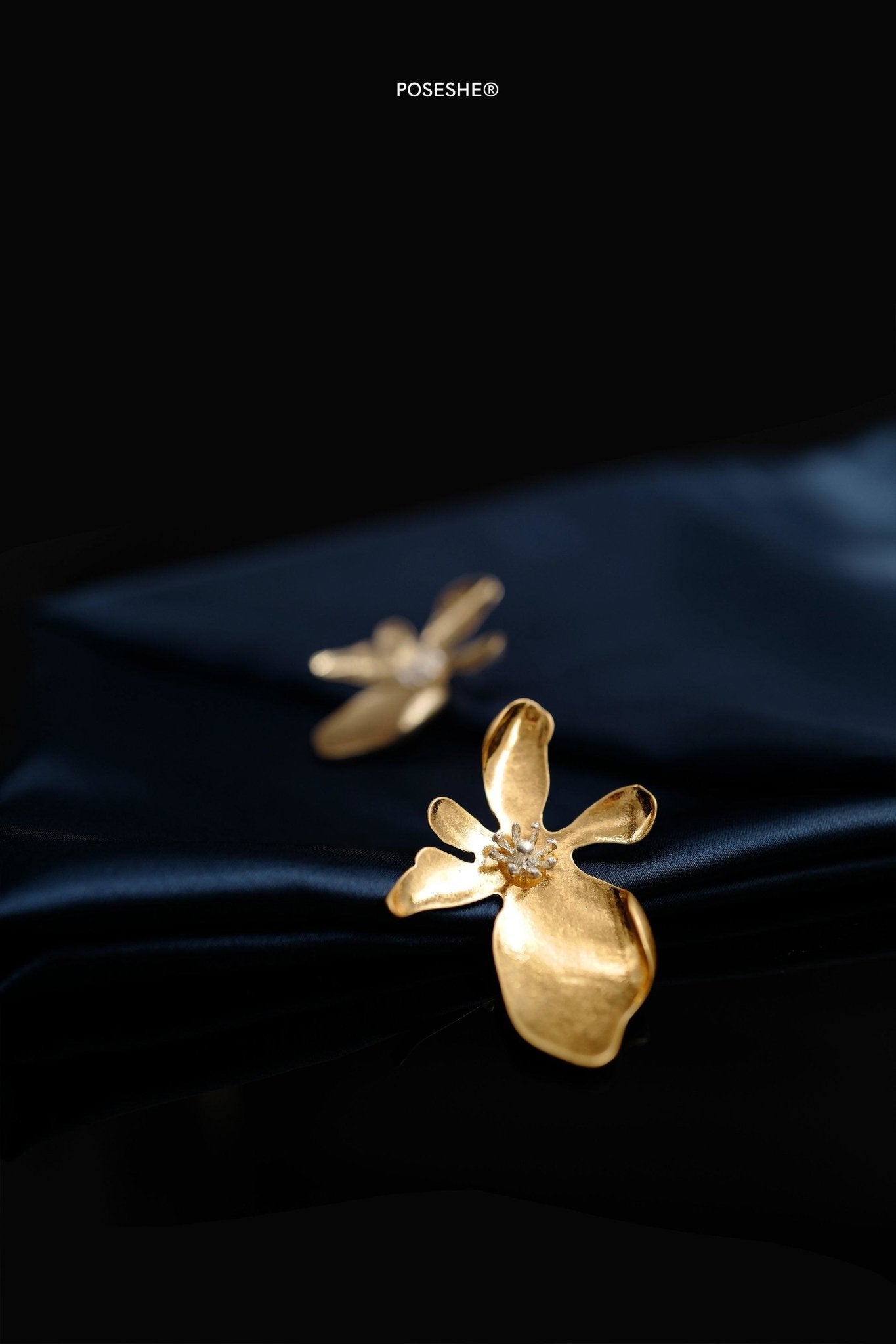 Gold Petal Earrings - POSESHE