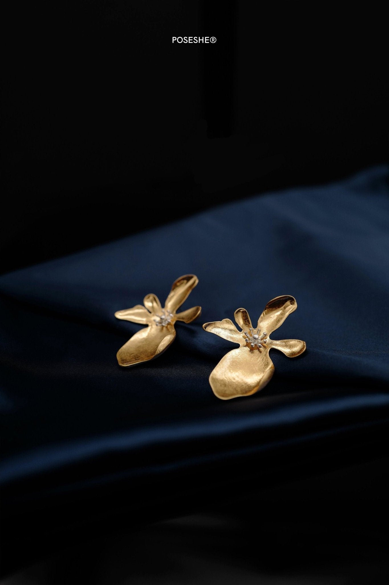 Gold Petal Earrings - POSESHE